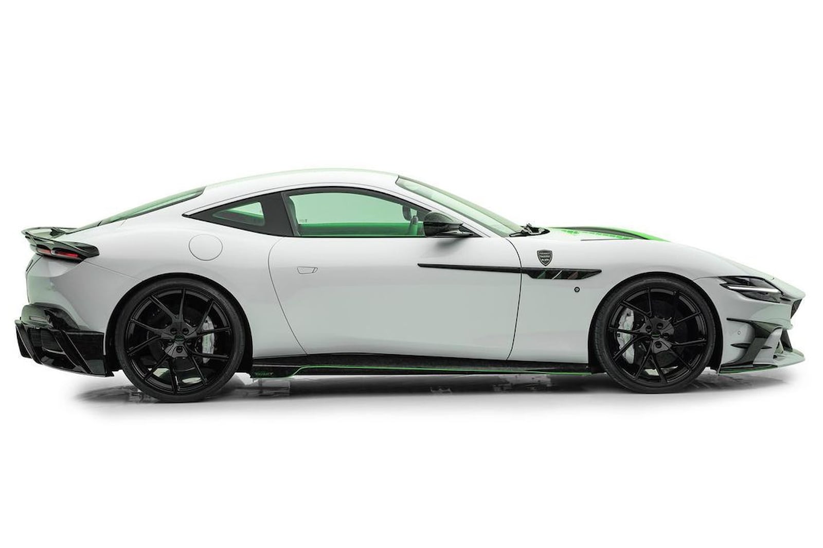 Mansory全力推出基于法拉利 Roma的全新 Tempesta Verde