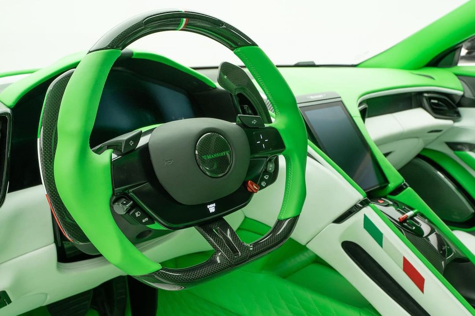 Mansory全力推出基于法拉利 Roma的全新 Tempesta Verde
