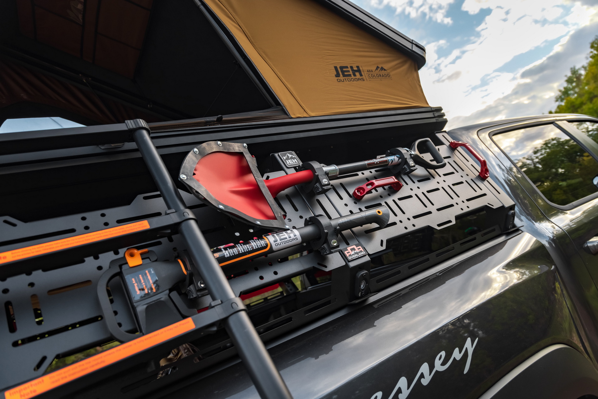 Hennessey 猛犸 1000 TRX 1012马力皮卡亮相车顶帐篷