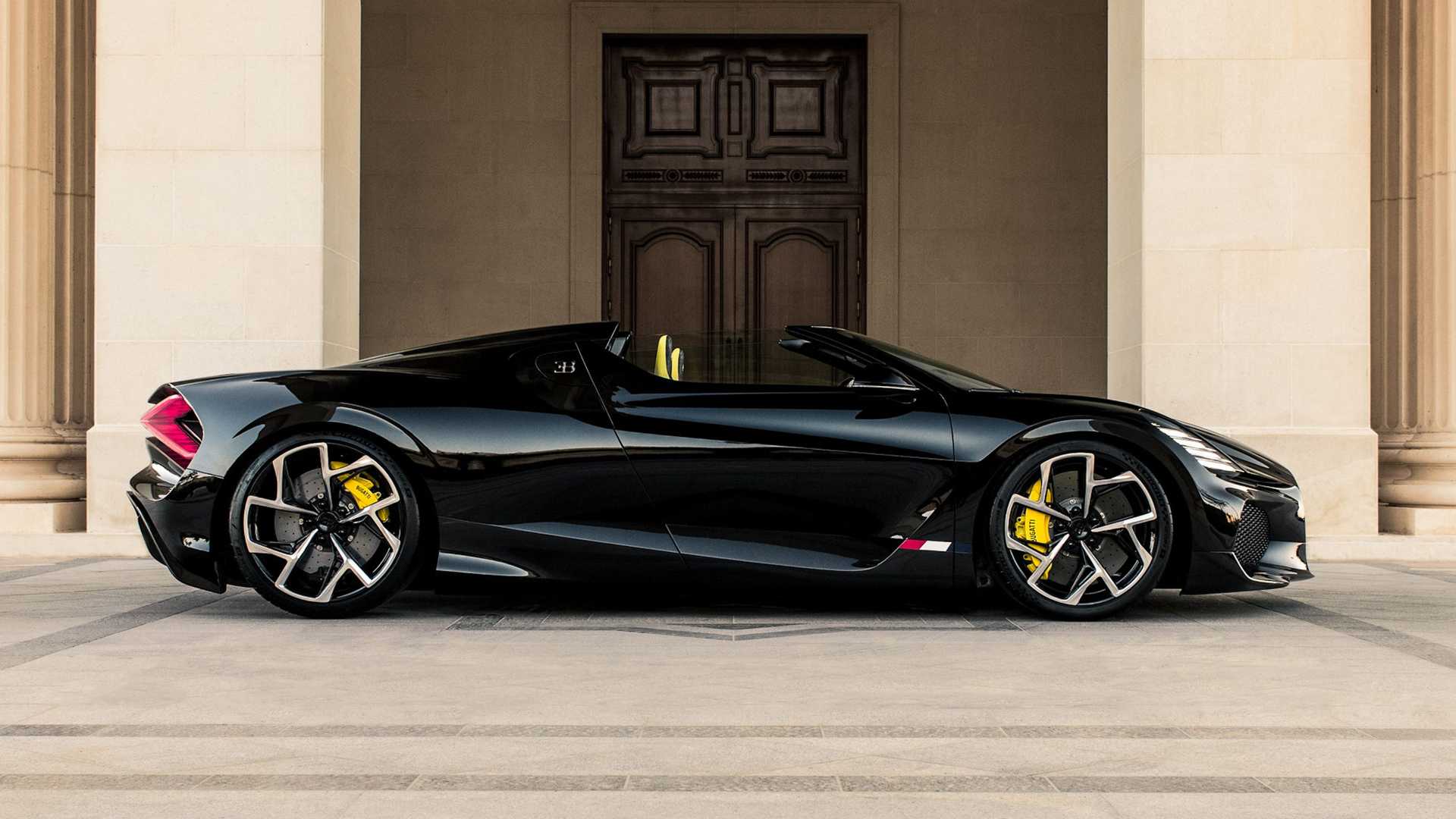 布加迪 Mistral Roadster 在中东惊艳亮相