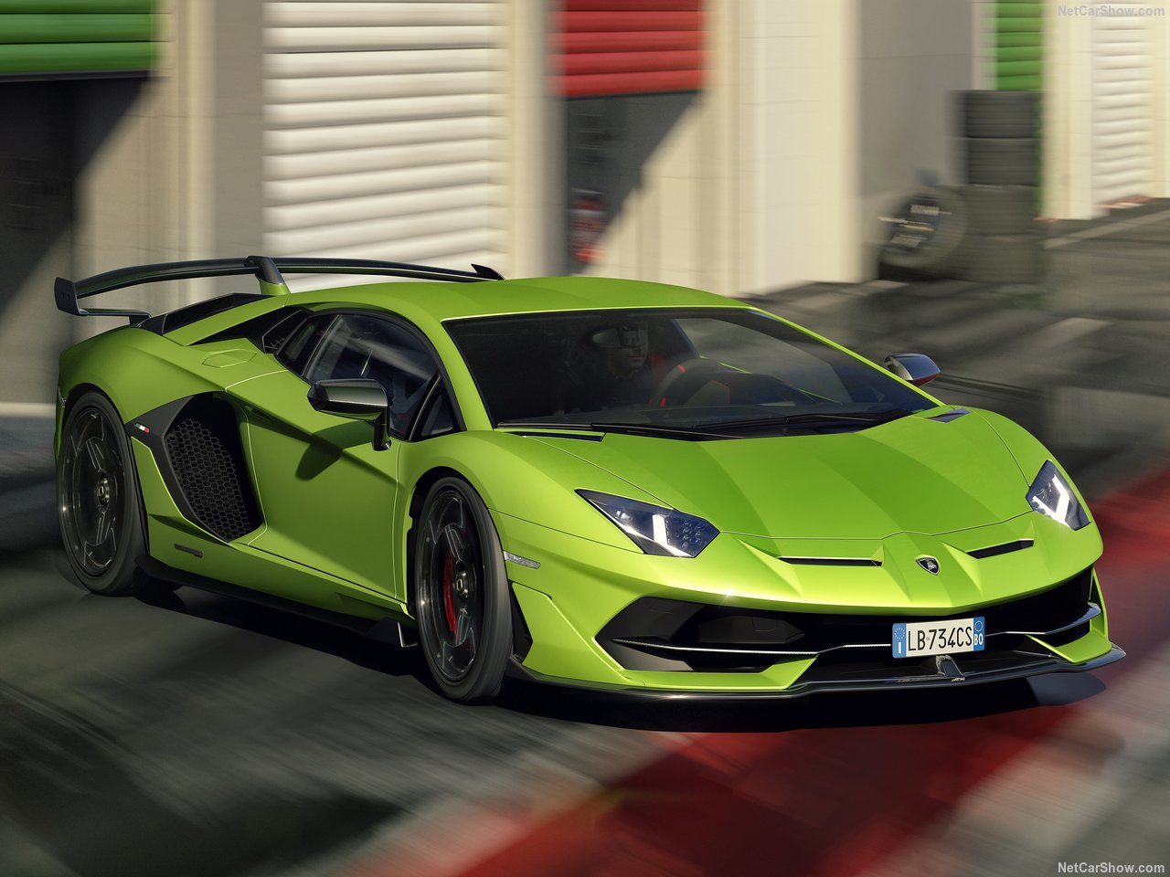 法拉利 812 vs 兰博基尼 Aventador SVJ 谁才是地表最强V12 NA 王者？