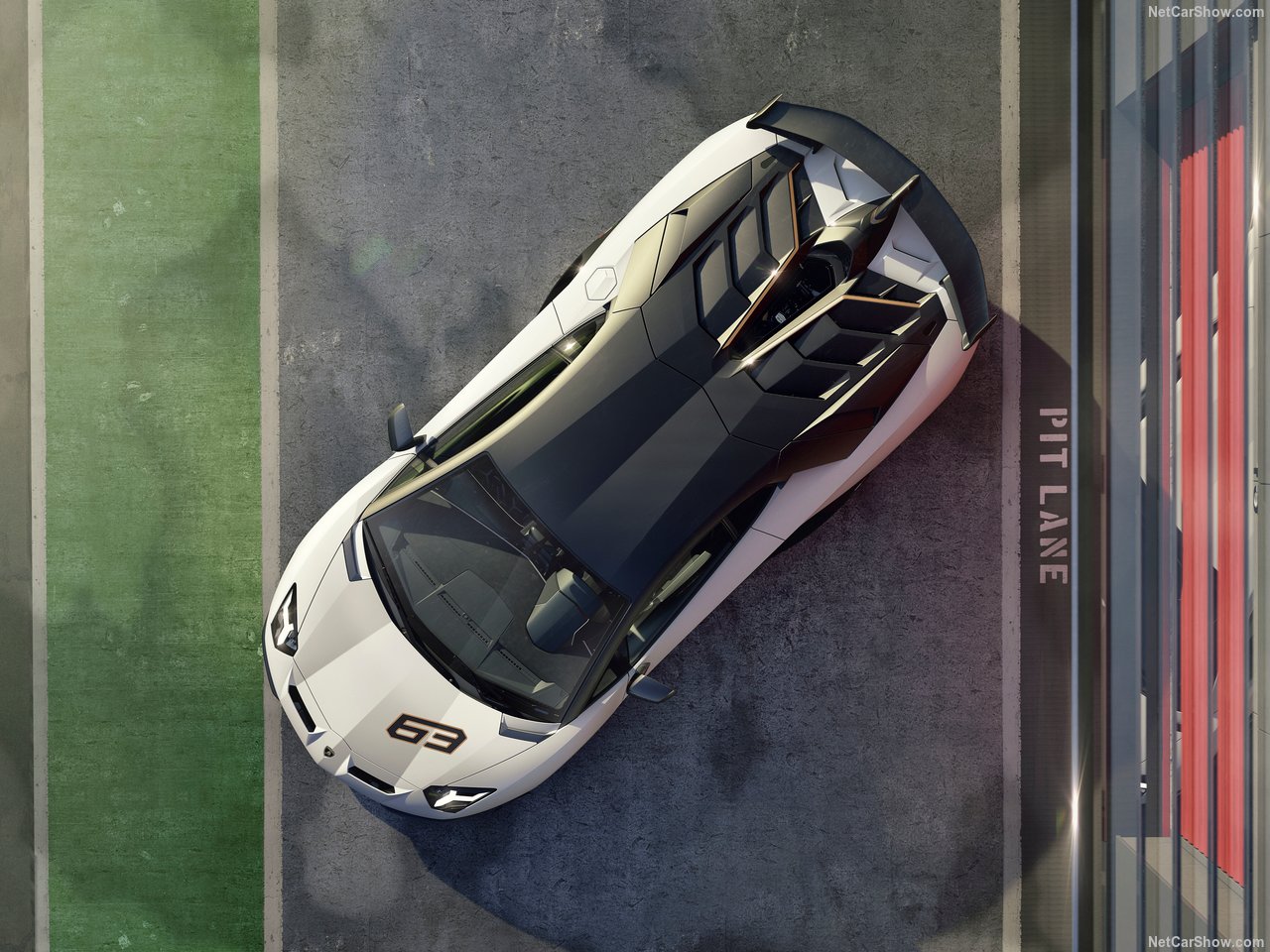 法拉利 812 vs 兰博基尼 Aventador SVJ 谁才是地表最强V12 NA 王者？