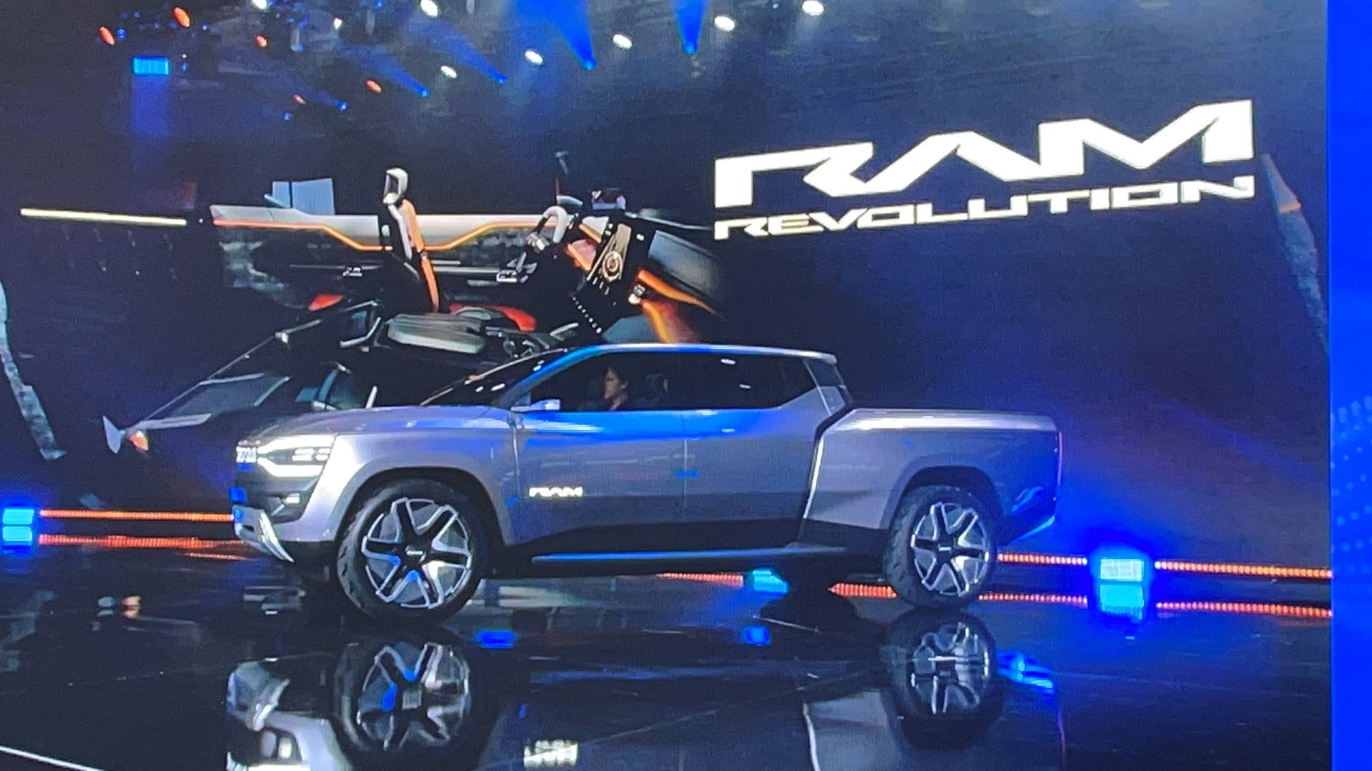 2023 CES：RAM Revolution电动皮卡首发