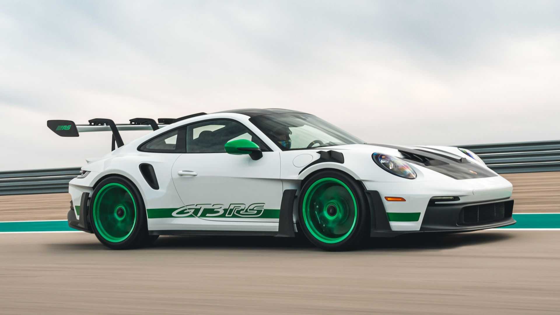 首款带有“致敬 Carrera RS”套件的保时捷 911 GT3 RS 在美国亮相