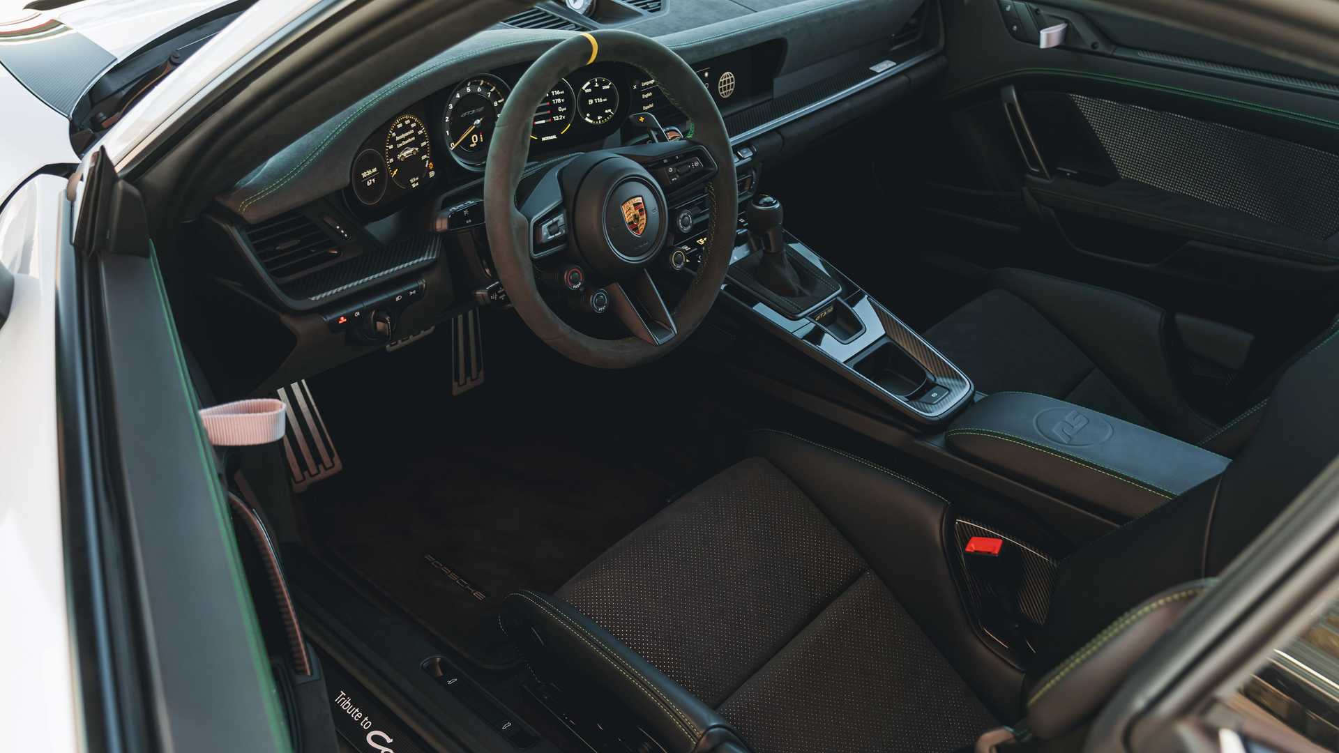 首款带有“致敬 Carrera RS”套件的保时捷 911 GT3 RS 在美国亮相