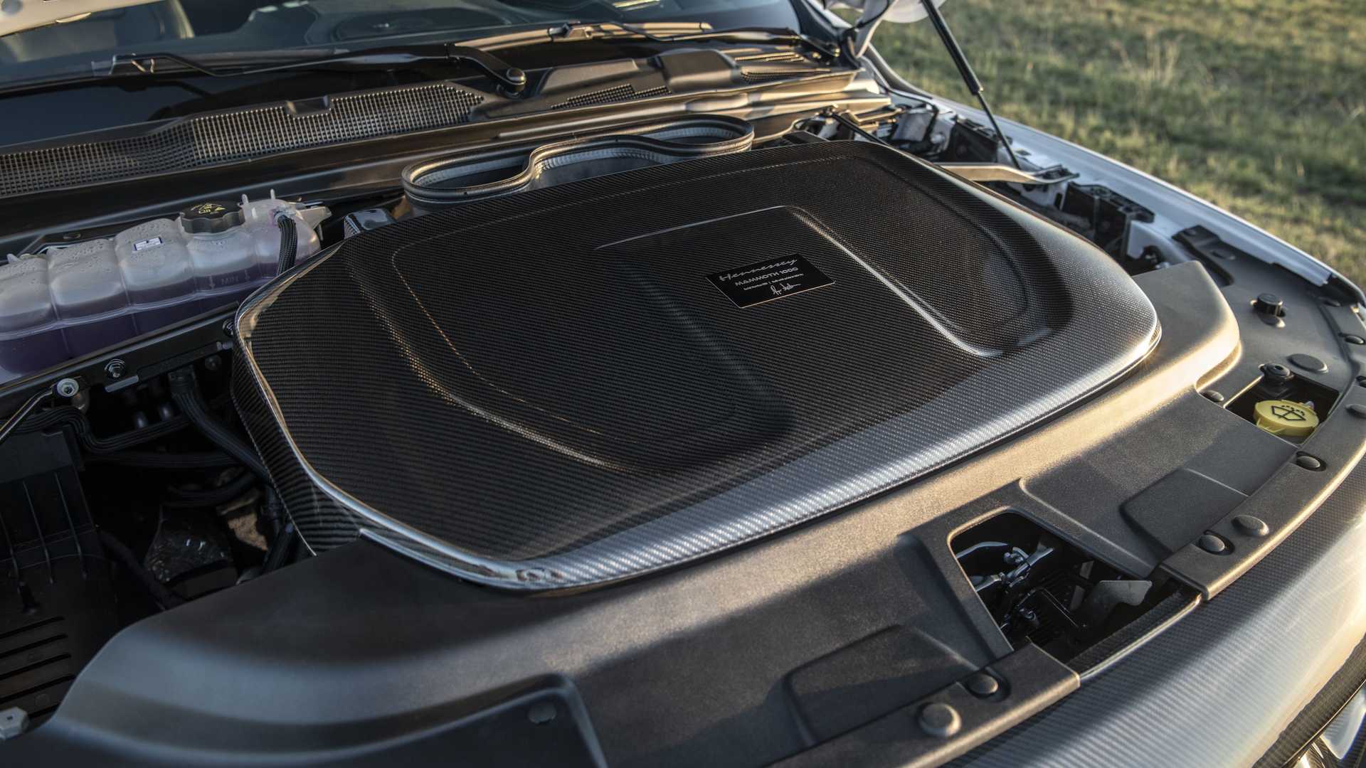 Hennessey 推出适用于 Mammoth TRX 皮卡的碳纤维套装