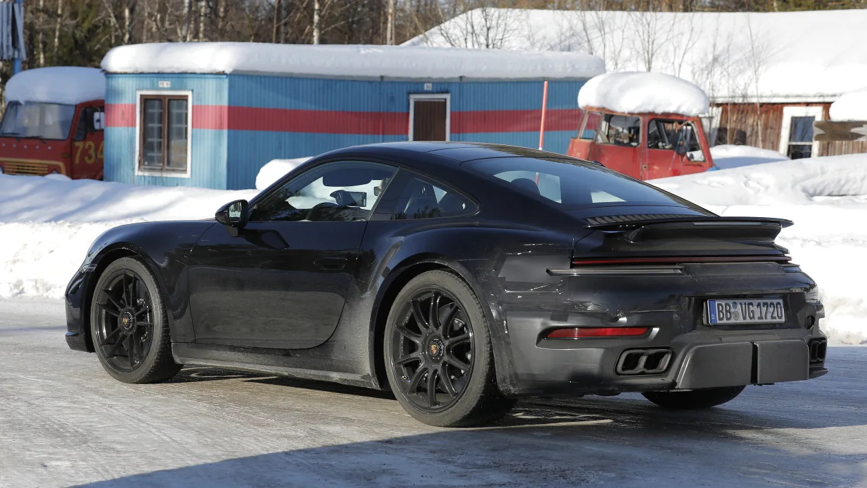 新款保时捷 911 Turbo 改款  992.2 获得混合动力