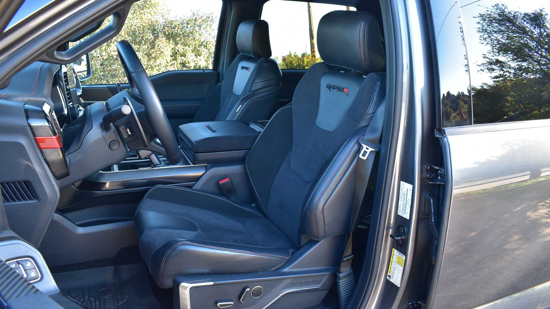 2023 福特 F-150 猛禽 R VS 2022 Ram 1500 TRX
