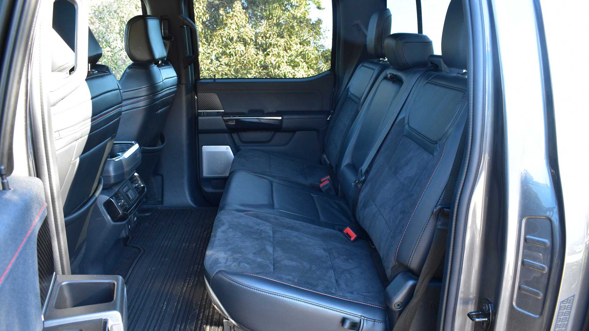 2023 福特 F-150 猛禽 R VS 2022 Ram 1500 TRX