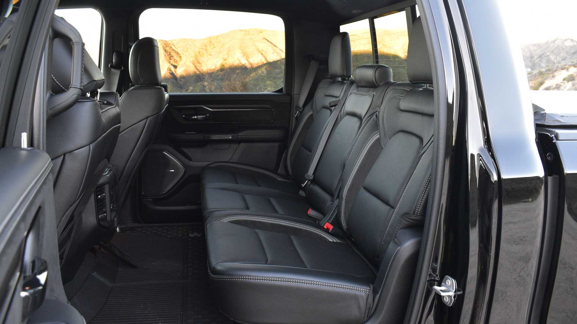 2023 福特 F-150 猛禽 R VS 2022 Ram 1500 TRX