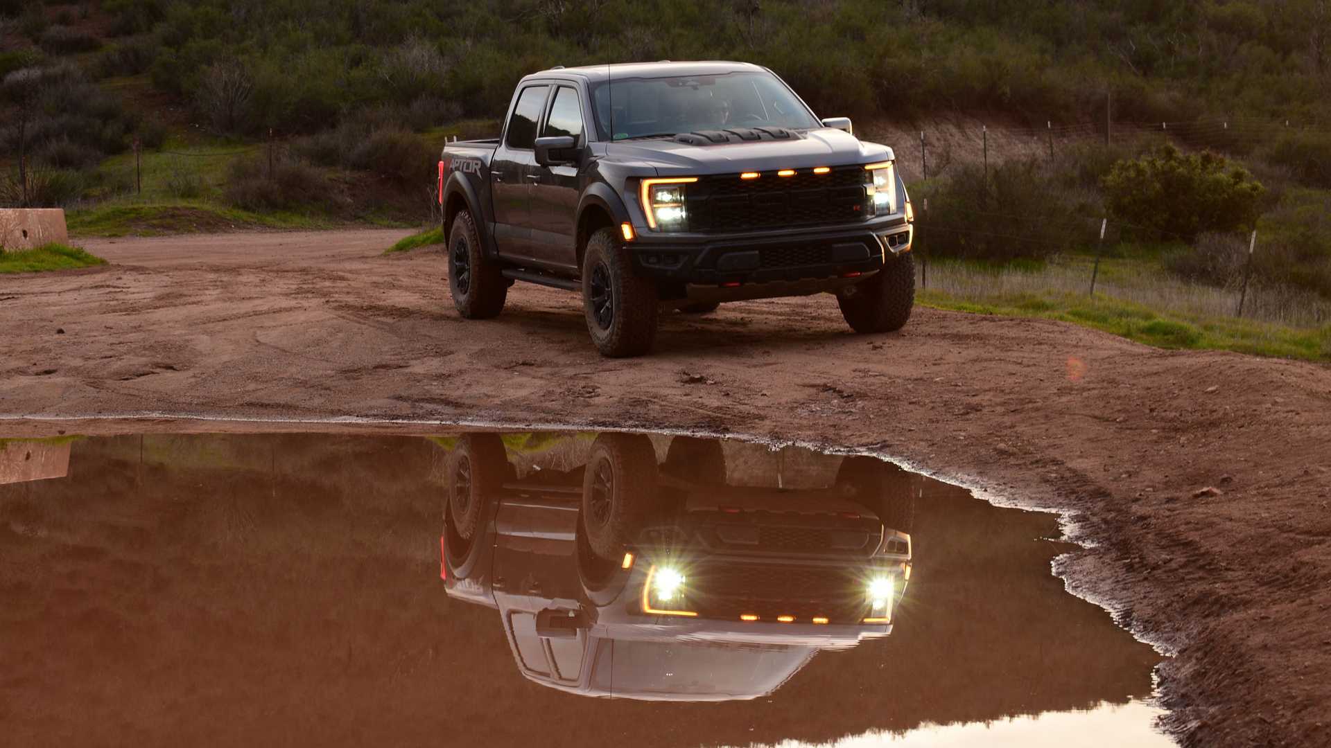 2023 福特 F-150 猛禽 R VS 2022 Ram 1500 TRX