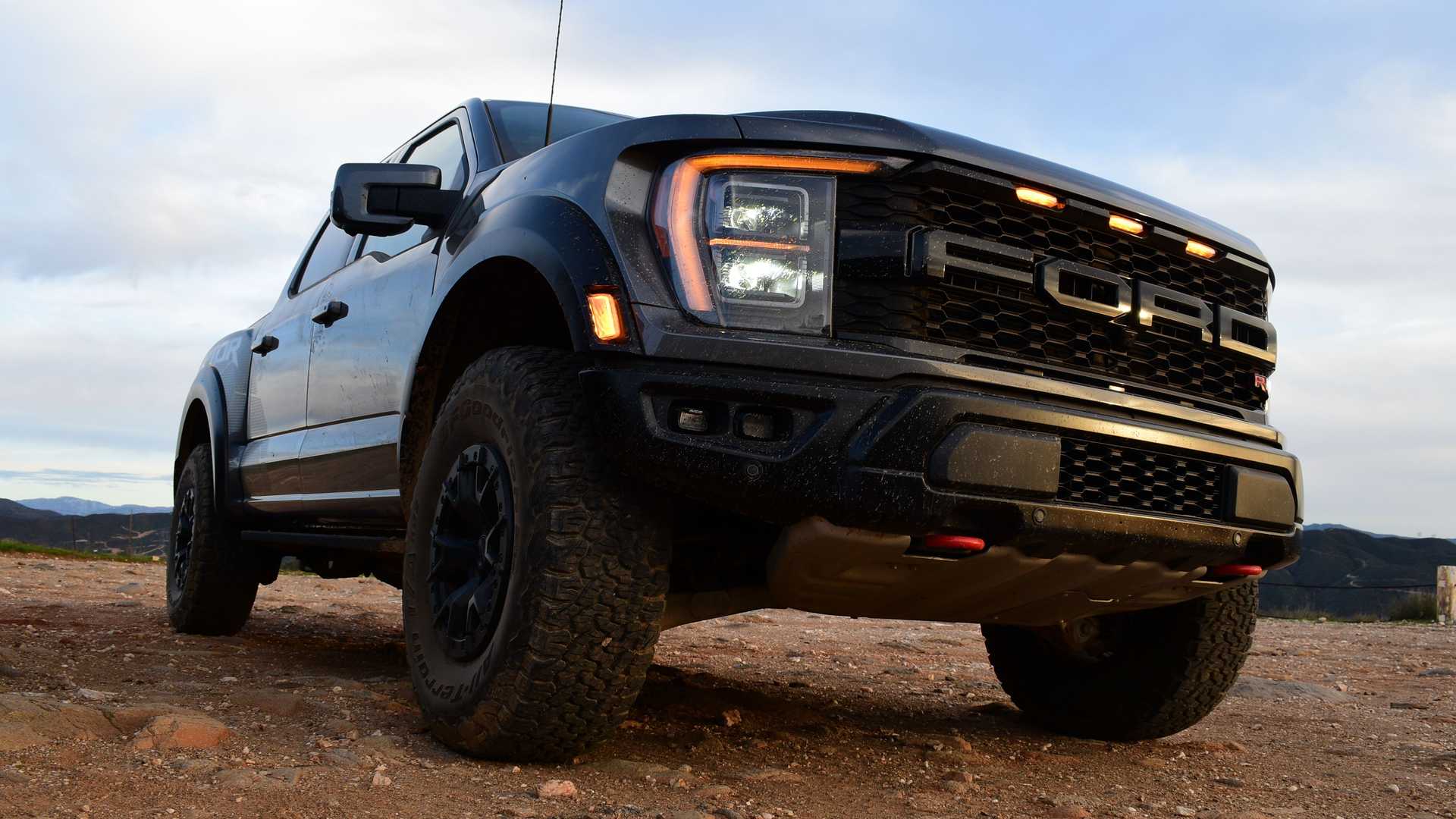 2023 福特 F-150 猛禽 R VS 2022 Ram 1500 TRX