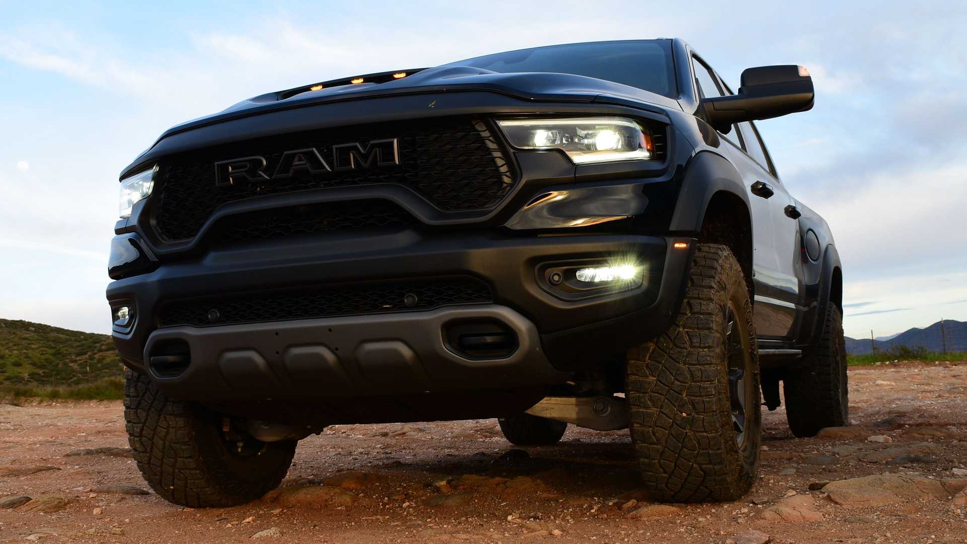 2023 福特 F-150 猛禽 R VS 2022 Ram 1500 TRX