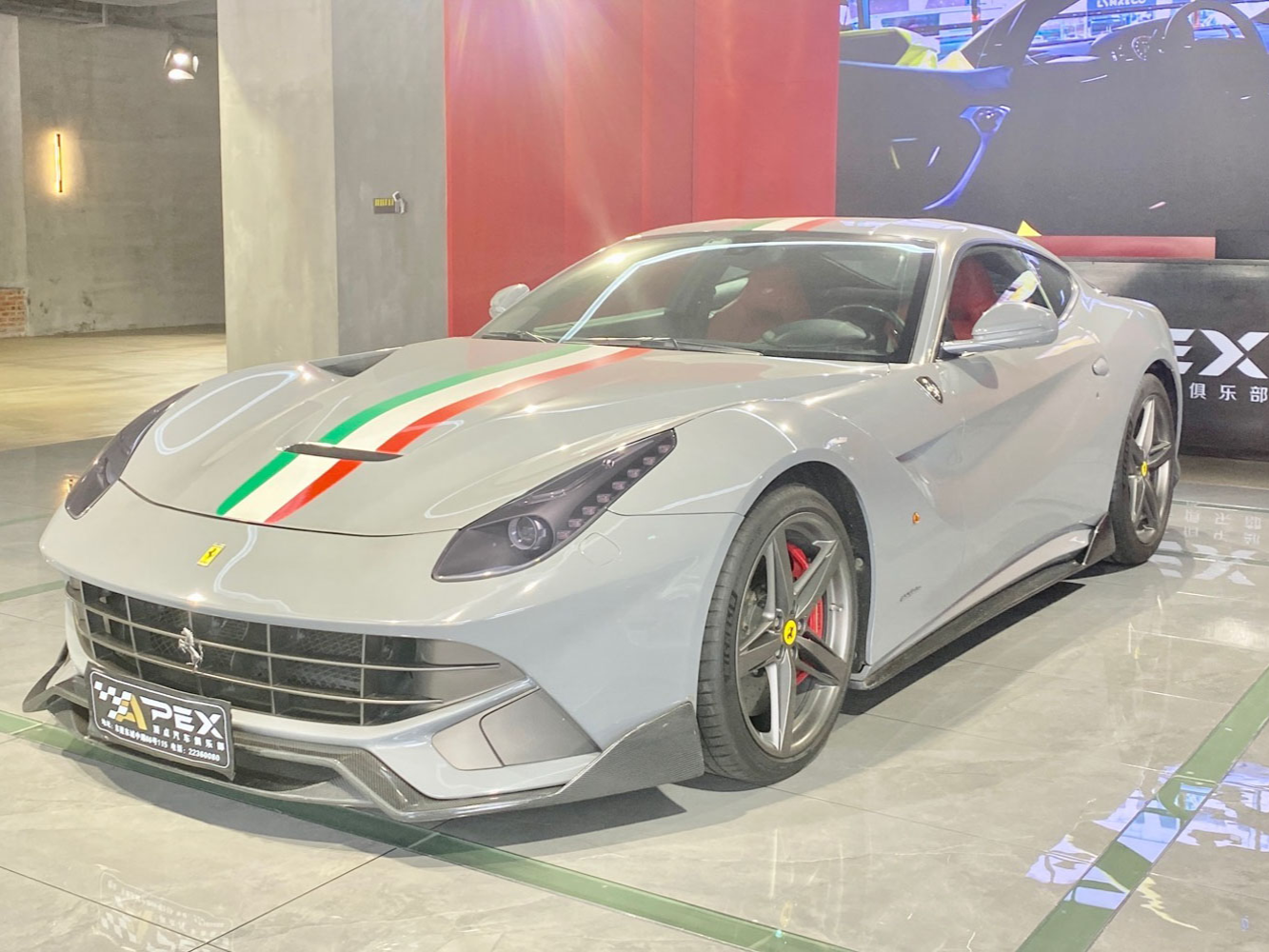 这就是我们对法拉利 F12 Berlinetta 的喜爱