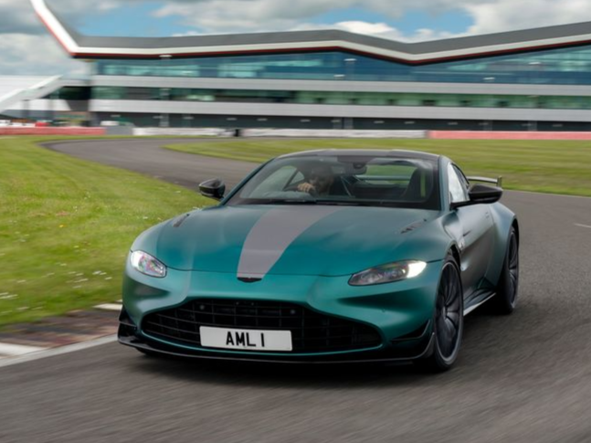 2022款阿斯顿马丁 Vantage F1限量版：更锋利的优势