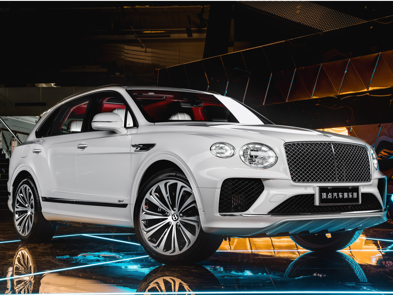 测试宾利添越 Hybrid:豪华、舒适、高效?
