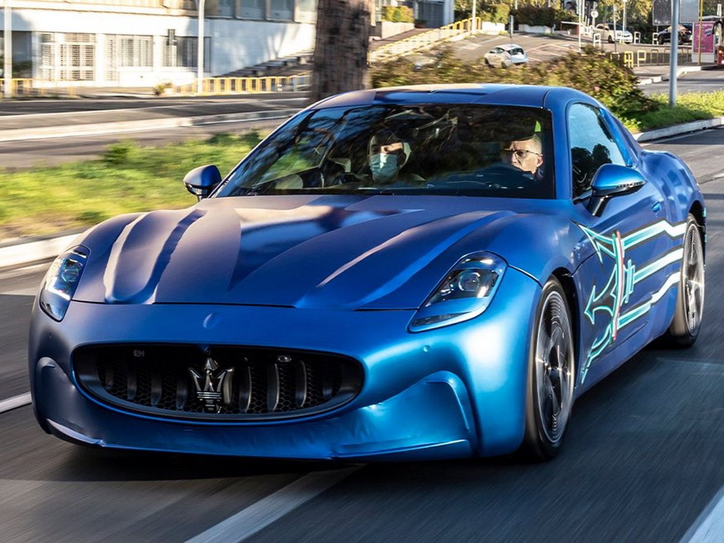 玛莎拉蒂 GranTurismo Folgore 与 Stellantis 首席执行官近距离接触