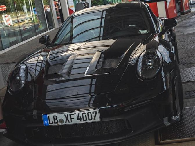 新款保时捷 911 GT3 RS 配备定制倍耐力轮胎