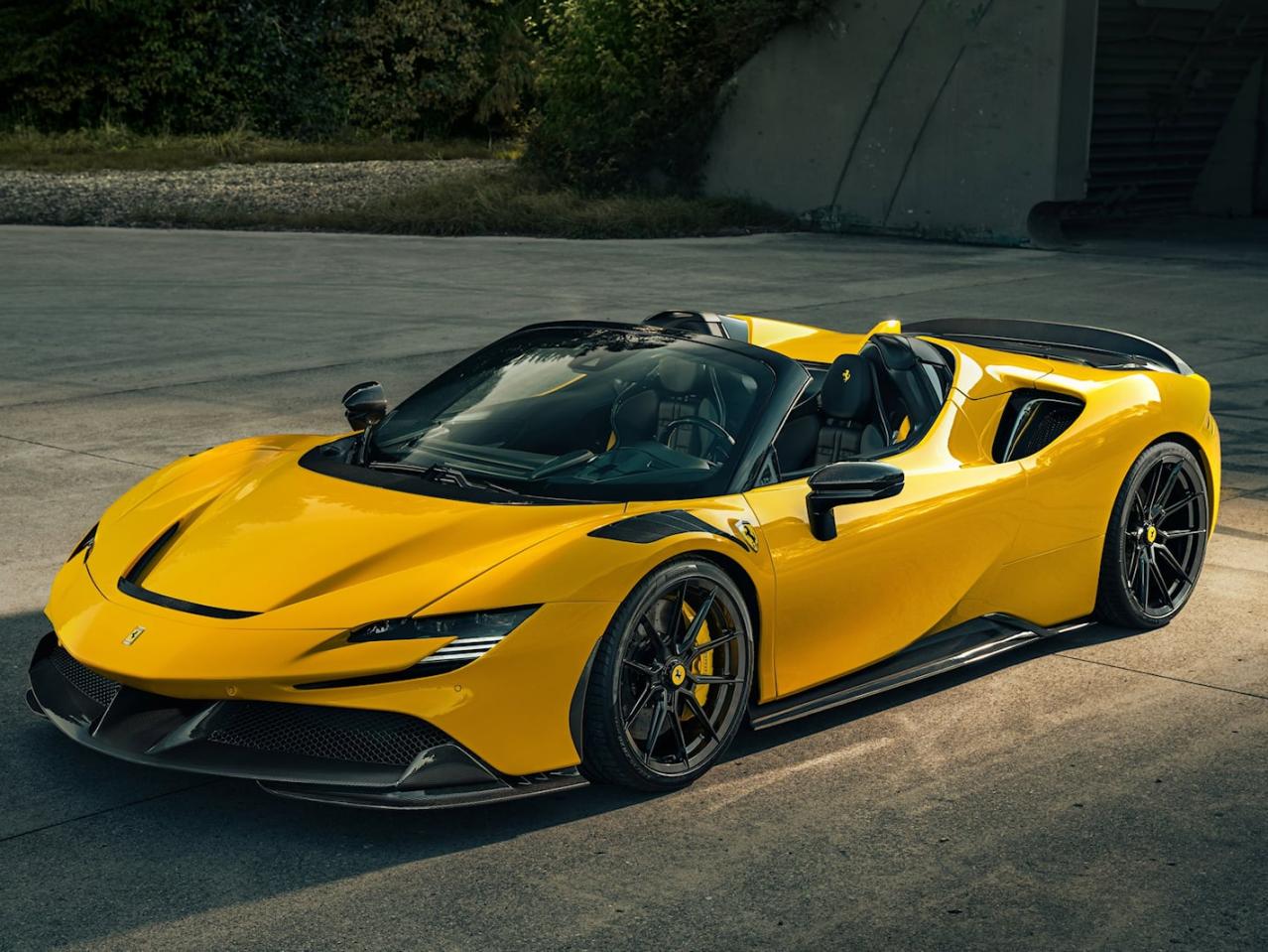 法拉利 SF90 Spider 获得 1,100 马力升级和碳纤维车身