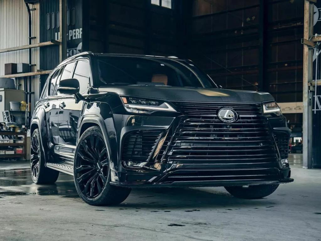 Liberty Walk 对新款雷克萨斯 LX 600 进行了中庸改造
