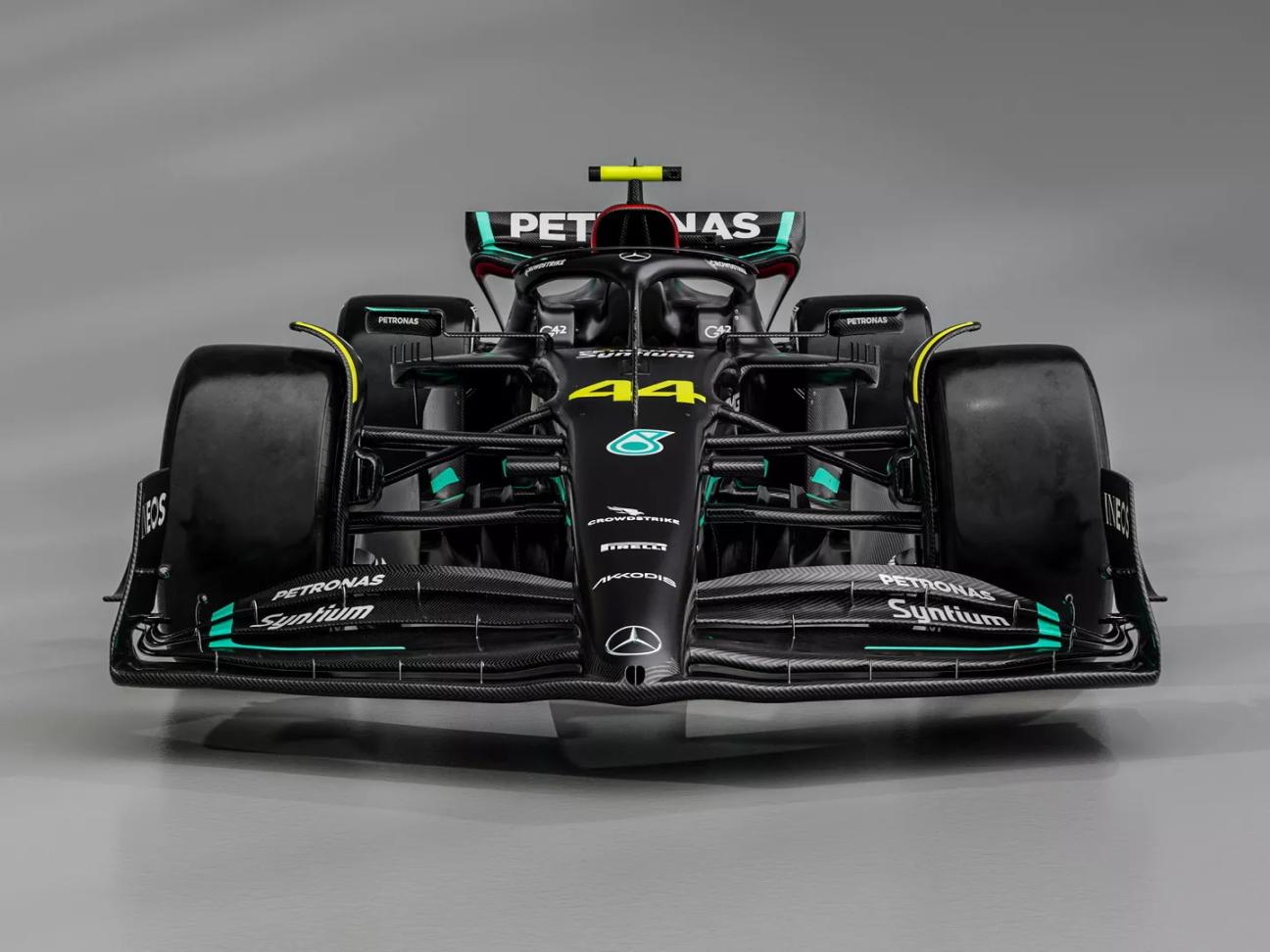新款梅赛德斯-AMG W14 F1 汽车亮相